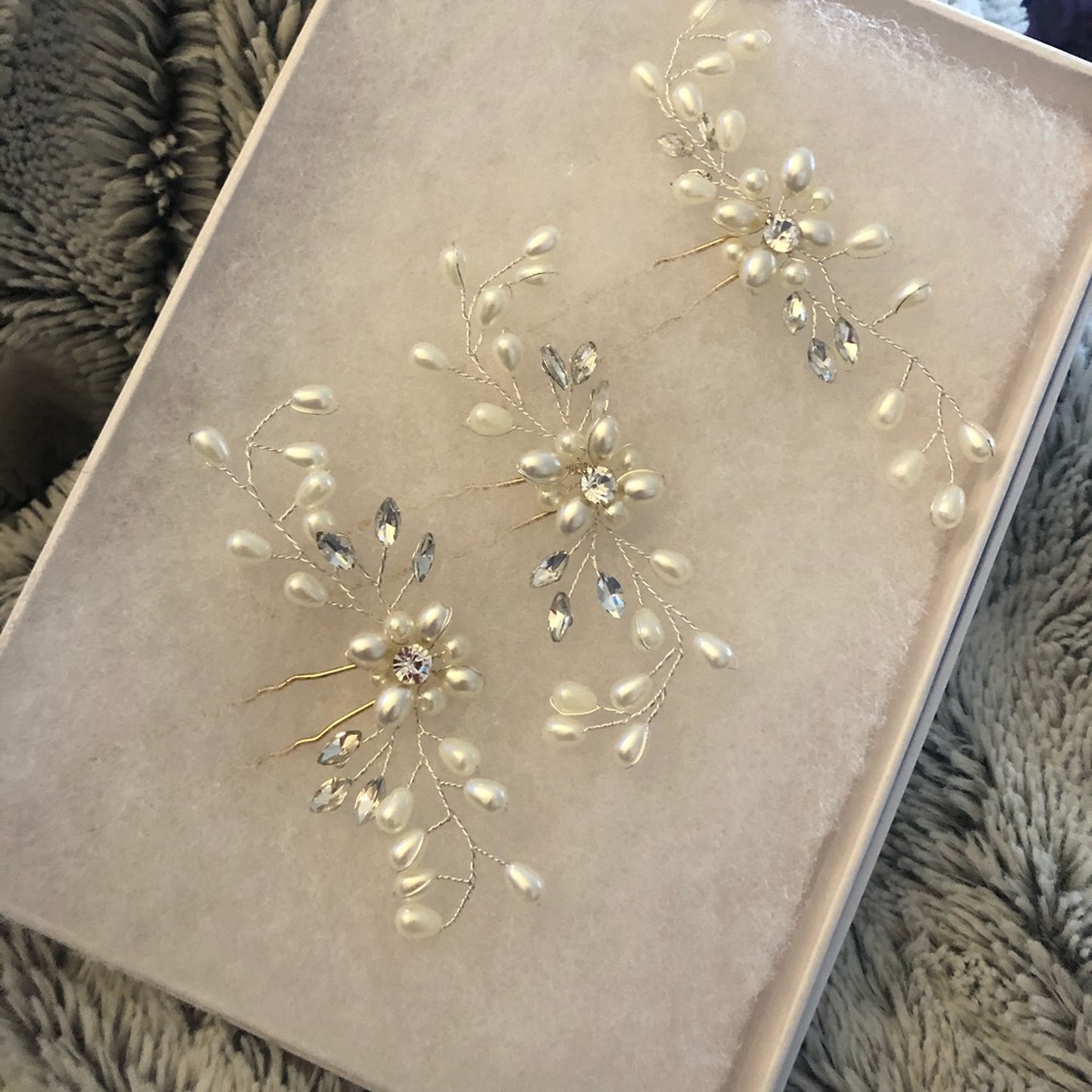 BRAND NEW bridal hair accessories